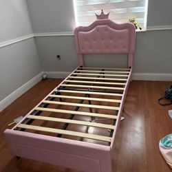Twin bed frame and mattress 