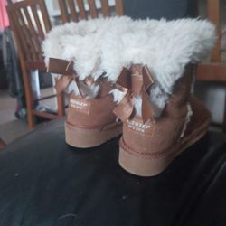 Girls Toddler We Step Ugg Boots Size 6