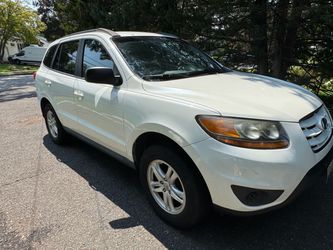 Hyundai Santa Fe SUV White