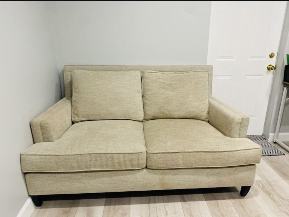 SOFÁ and LOVESEAT (non Smoking / No Pets Home)