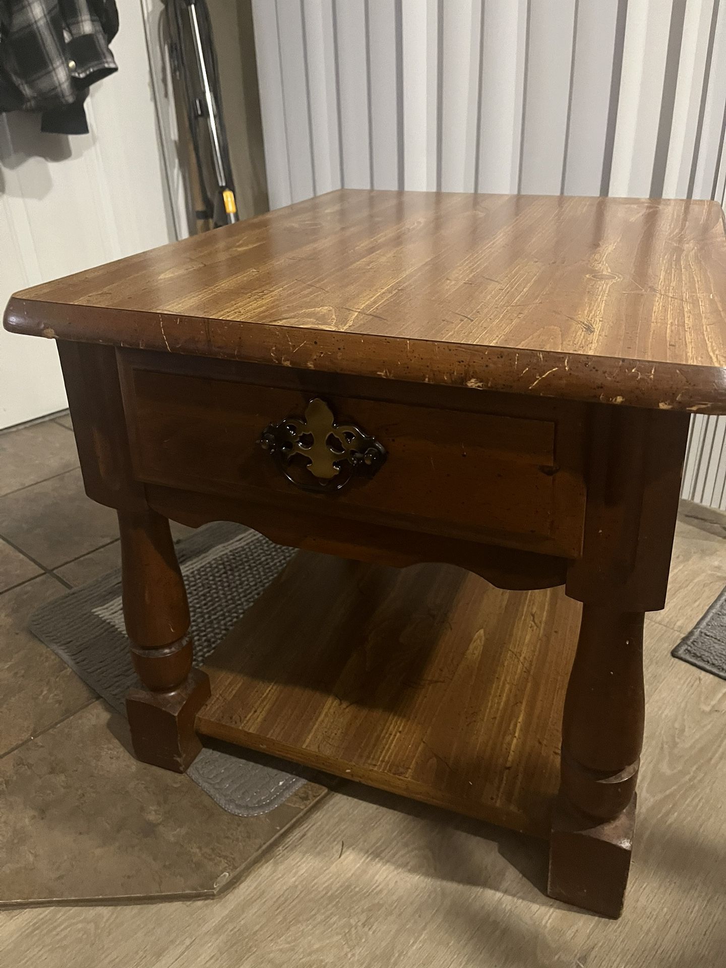 Great Condition One Drawer Nightstand Or end Table Great Deal