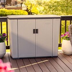Suncast Oasis 130 Gallon Lockable Cabinet