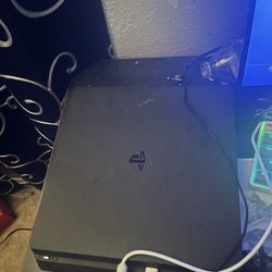PS4 Slim 