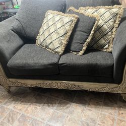 Nice Love Seat And Pillows 