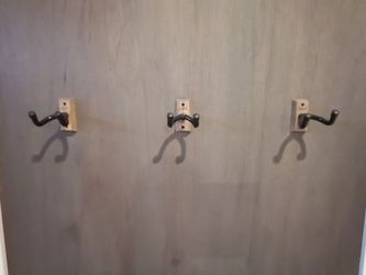 Guitar Wall Mount Red Oak hooks