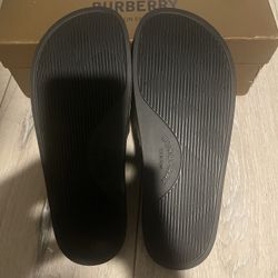 BURBERRY SLIDES