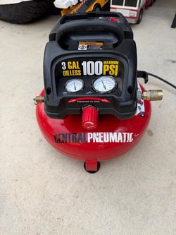 3 Gallons air compressor like new used 1 time $60