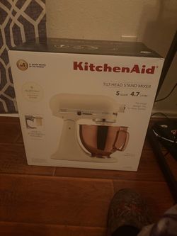 New in box 5qt kitchen aid mixer