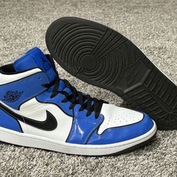 Men’s AIR JORDAN ‘1 Mid Signal Blue’ Sneakers Size US 13