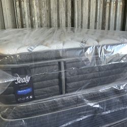 Brand new  pillow  top king size mattress and  box