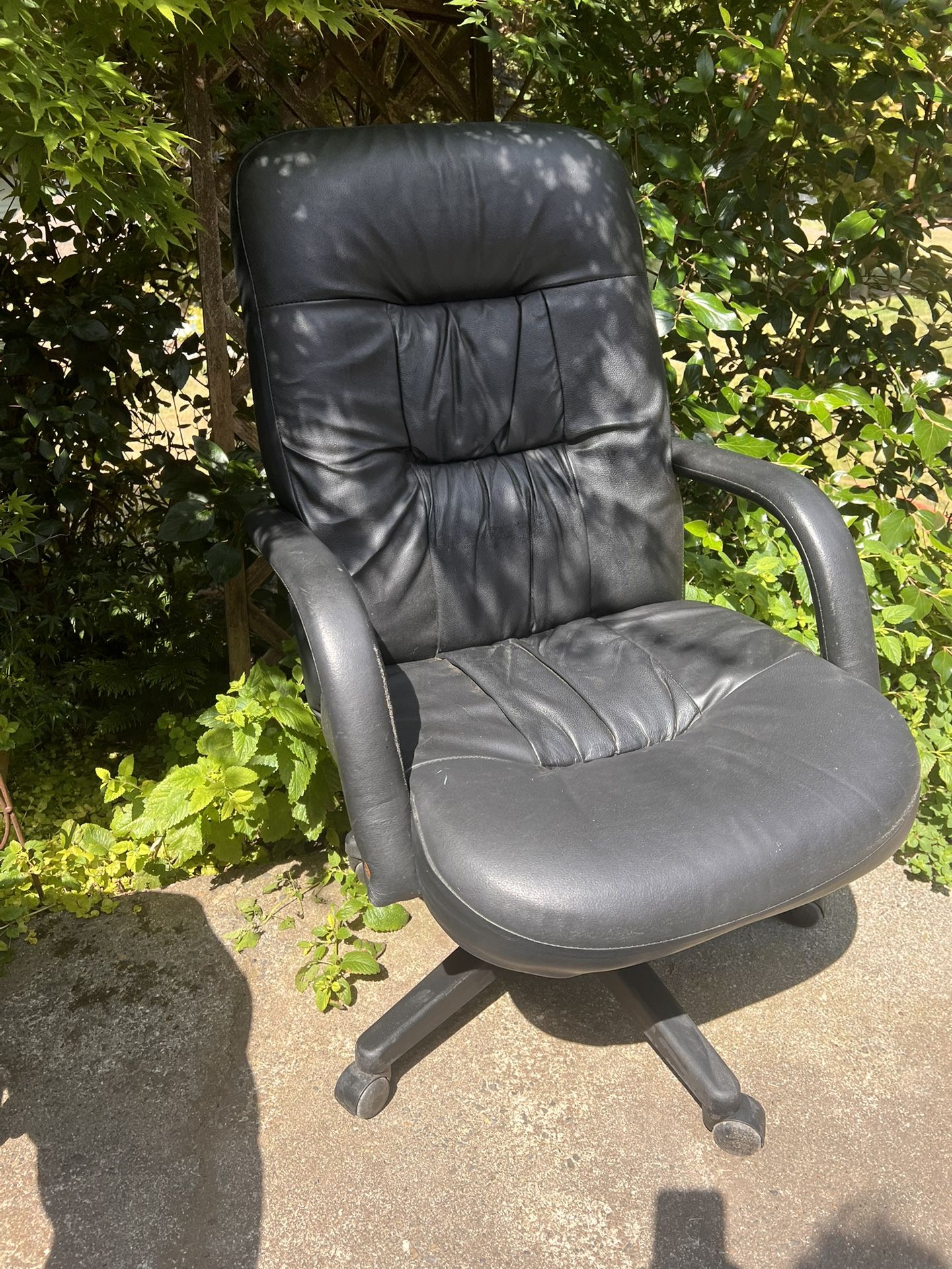 LEATHER OFFICE CHAIR
