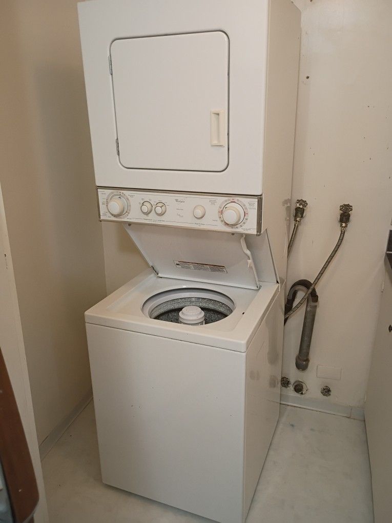 Whirlpool Washer dryer Stack (Electric)