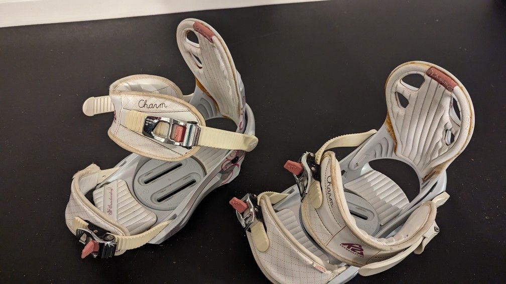 K2 Charm Youth Size Small Snowboard Bindings With 2x2 Mounting Plates