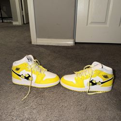 Air Jordan 1 Mid SE GS 'Rose Patch - Dynamic Yellow’ SIZE 5.5