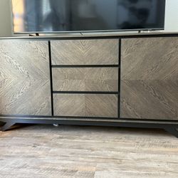 TV Stand / Media Console – Scandinavian Designs – Like New