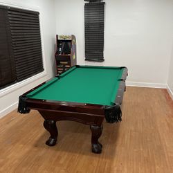 Pool Table ( Free Delivery & Set Up ) 