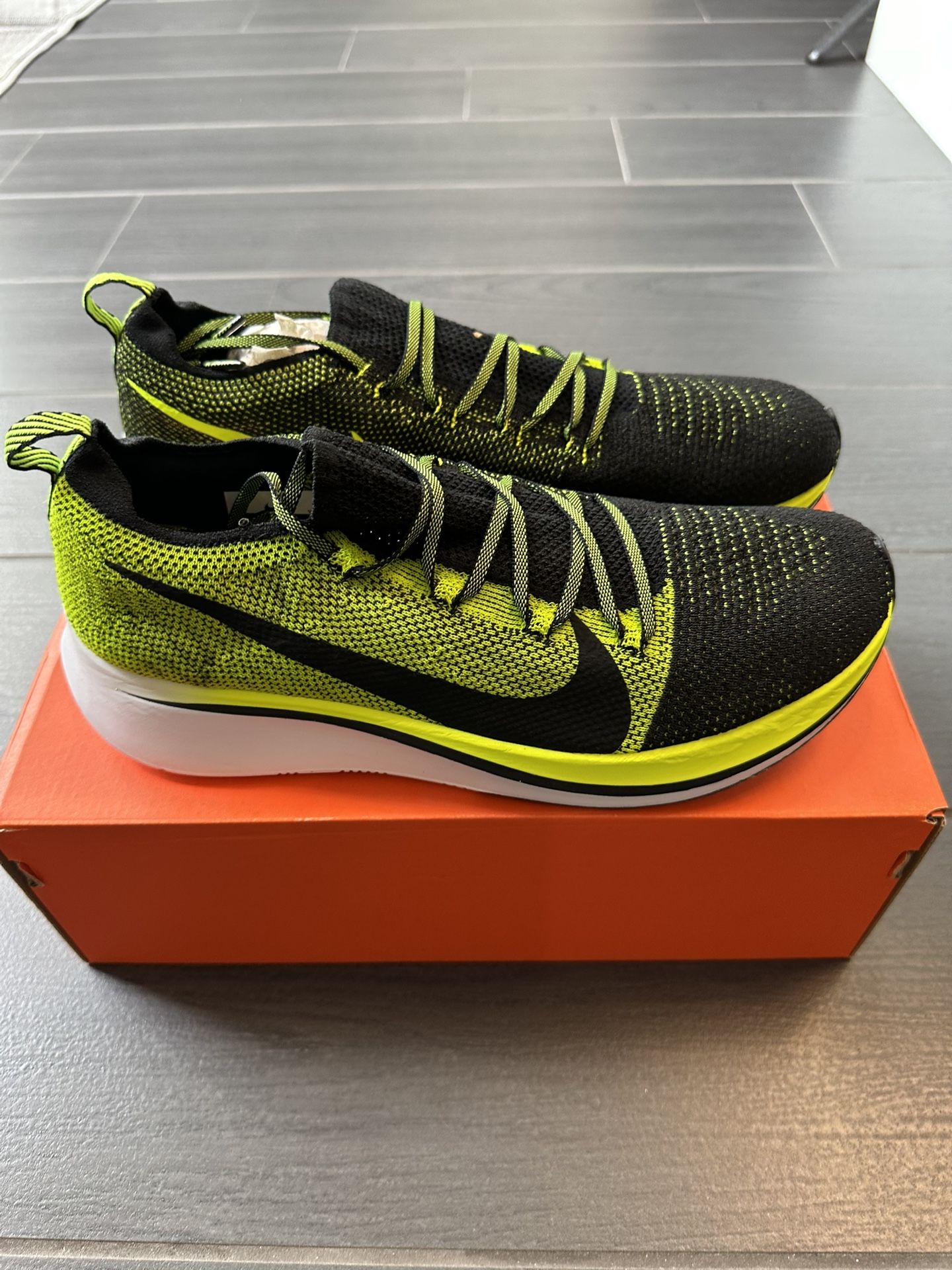 Men’s Zoom Fly Flyknit “Volt” Running Shoe Size 10 New