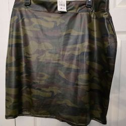Camo faux leather mini skirt