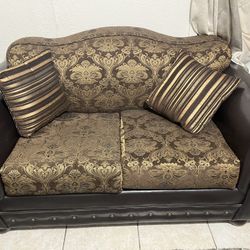 Old Fashioned Loveseat (pillows Included)