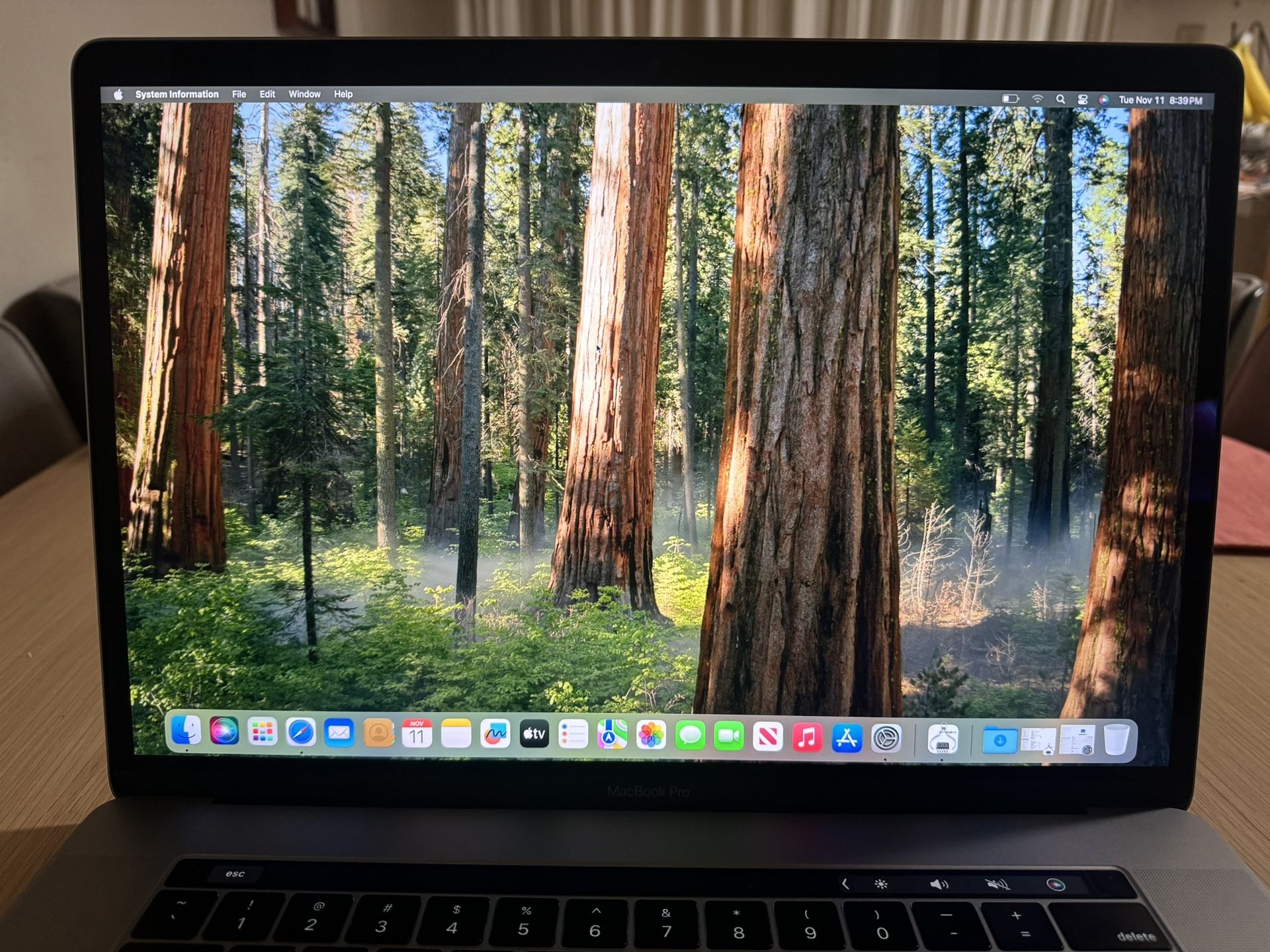 MacBook Pro 2019 16in i9 @ 2.3Ghz 16gb RAM 500gb SSD