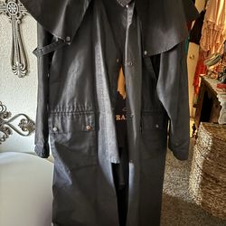 Vintage Kakadu Traders Australia women's black oilskin waxed cotton duster, often called a "drovers coat." Large size in great condition.