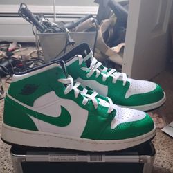 Rare Jordan 1s Mids Lucky Green Size 6
