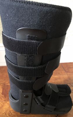 DEROYAL orthopedic walking boot; Size SMALL