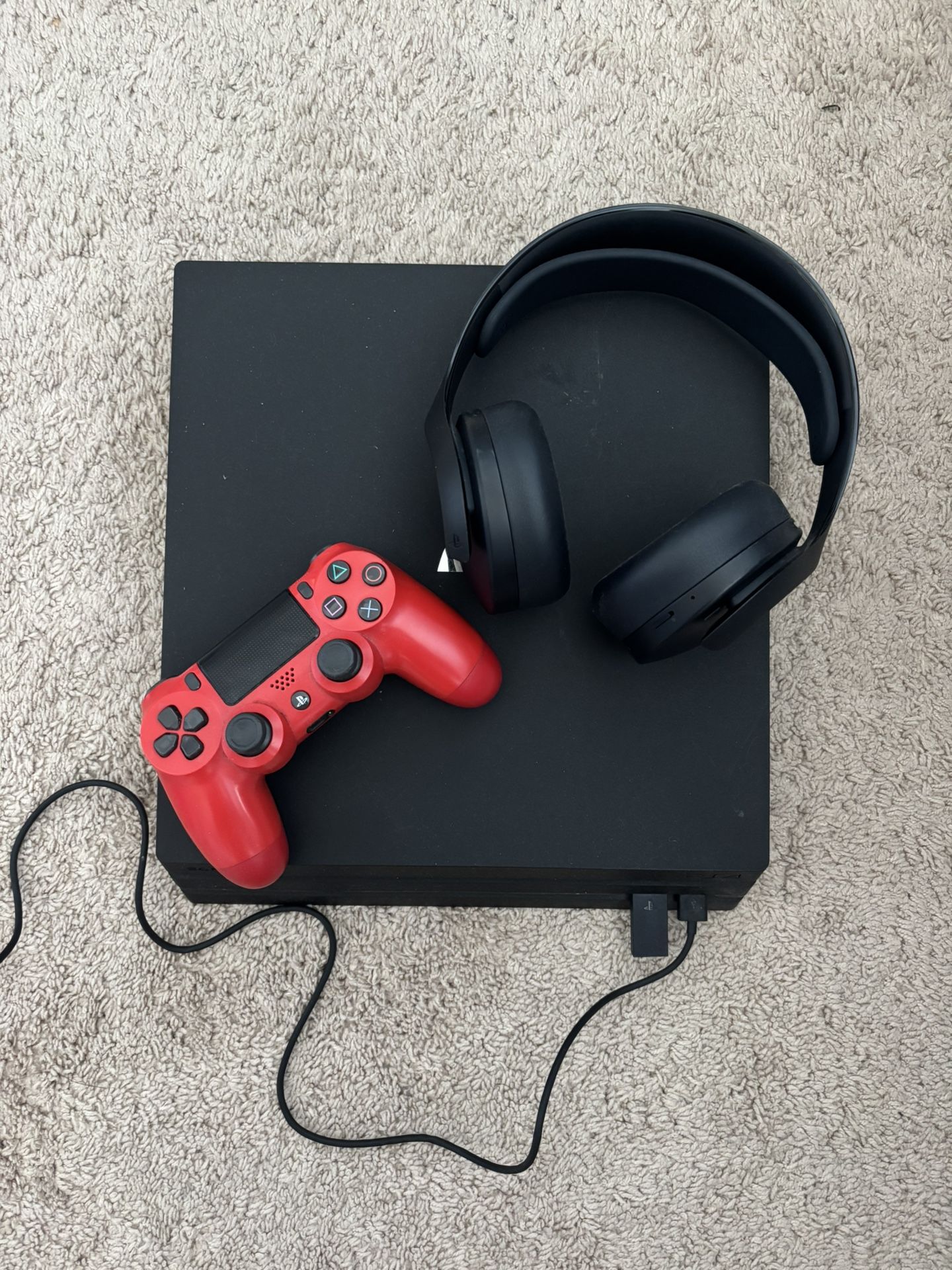 PS4, includes: PS5 wireless headset, and one controller. 