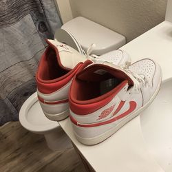 Jordan 1 mid dune red