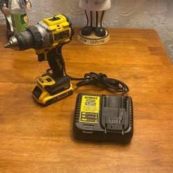 Taladro Dewtal  XR De 20 Volts En 