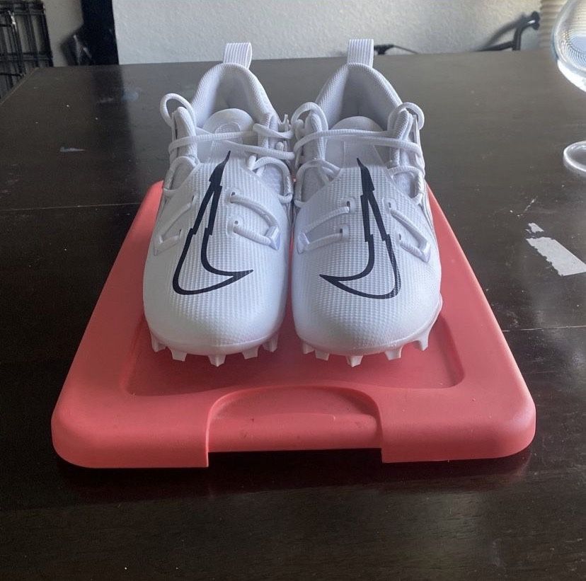 Football Cleats 8.5 Offer Price , Need Gone