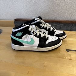 Jordan 1 Air Mint Green. Kids Size 4.5