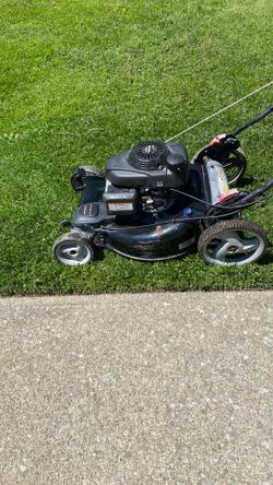 Self propelled Honda mulching lawn mower