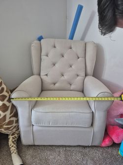 Delta Children Nursery Glider / Nursing Chair – Excellent Condition