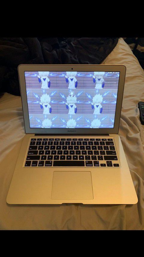 Apple MacBook pro 13, 2014yr, 4gig ram, 890gb storage, 13.5inch
