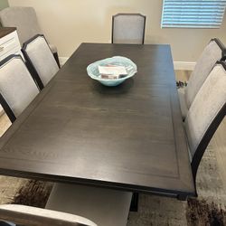 Dining room Table