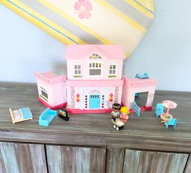 Pink Doll Play house Plays it’s a Small world