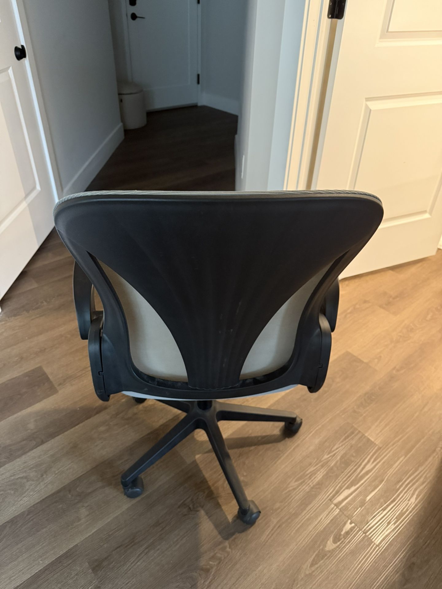 Folding Office Chair – Excellent Condition