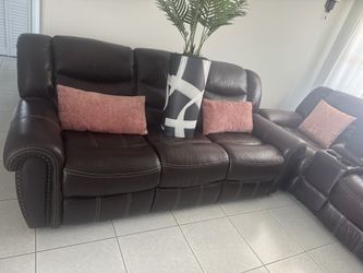 Sofá De Uso ,electrico,una Pieza De 2,y Otra Pieza De 3,que Es Eléctrico