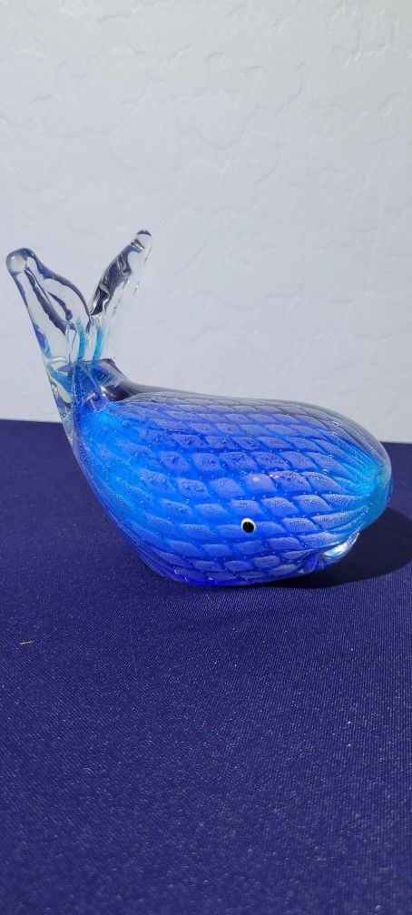 Art Glass Blue Whale Figurine/Paperweight