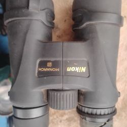 Binoculars Nikon Monarch 10x42 Waterproof