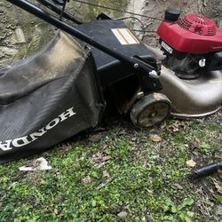HONDA LAWN MOWER!! Works GREAT 