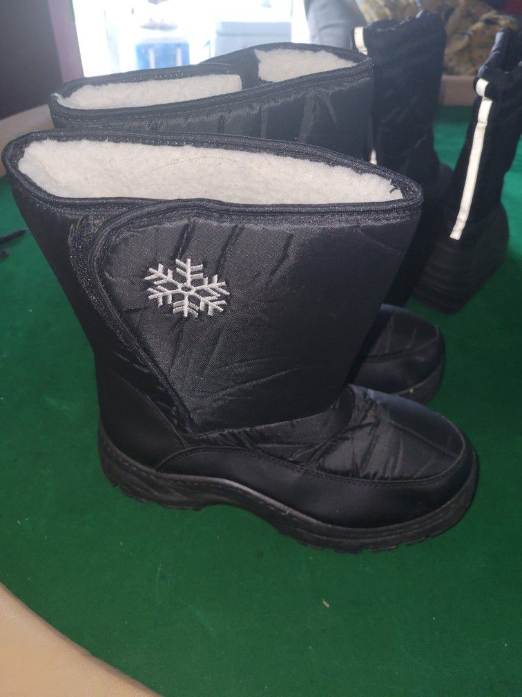 Snow Boots Ladies Size 9 New!