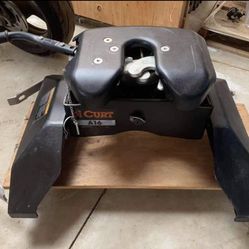 A16 Curt 5th wheel hitch for GM puck system