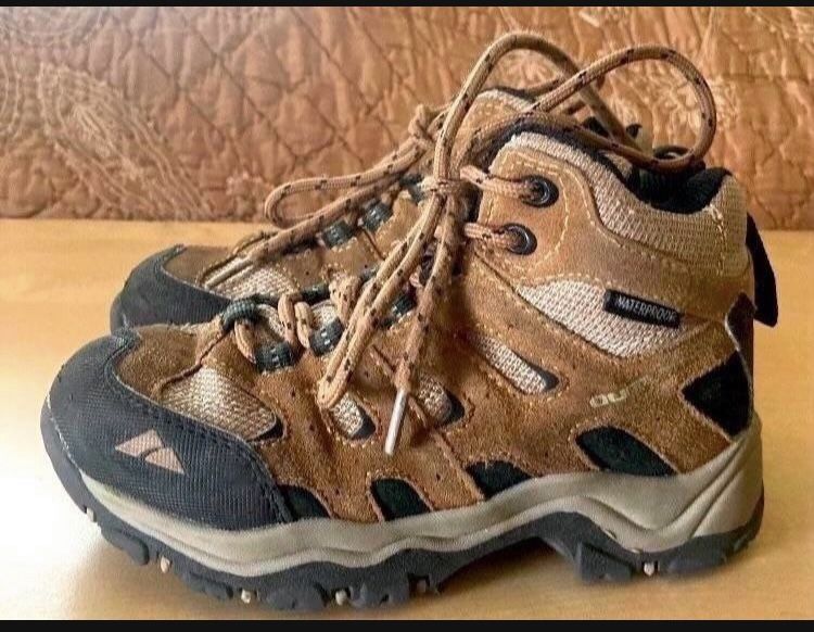 KIDS HIKING BOOTS