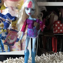 MONSTER HIGH Doll ABBEY BOMINABLE MUSIC FESTIVAL 