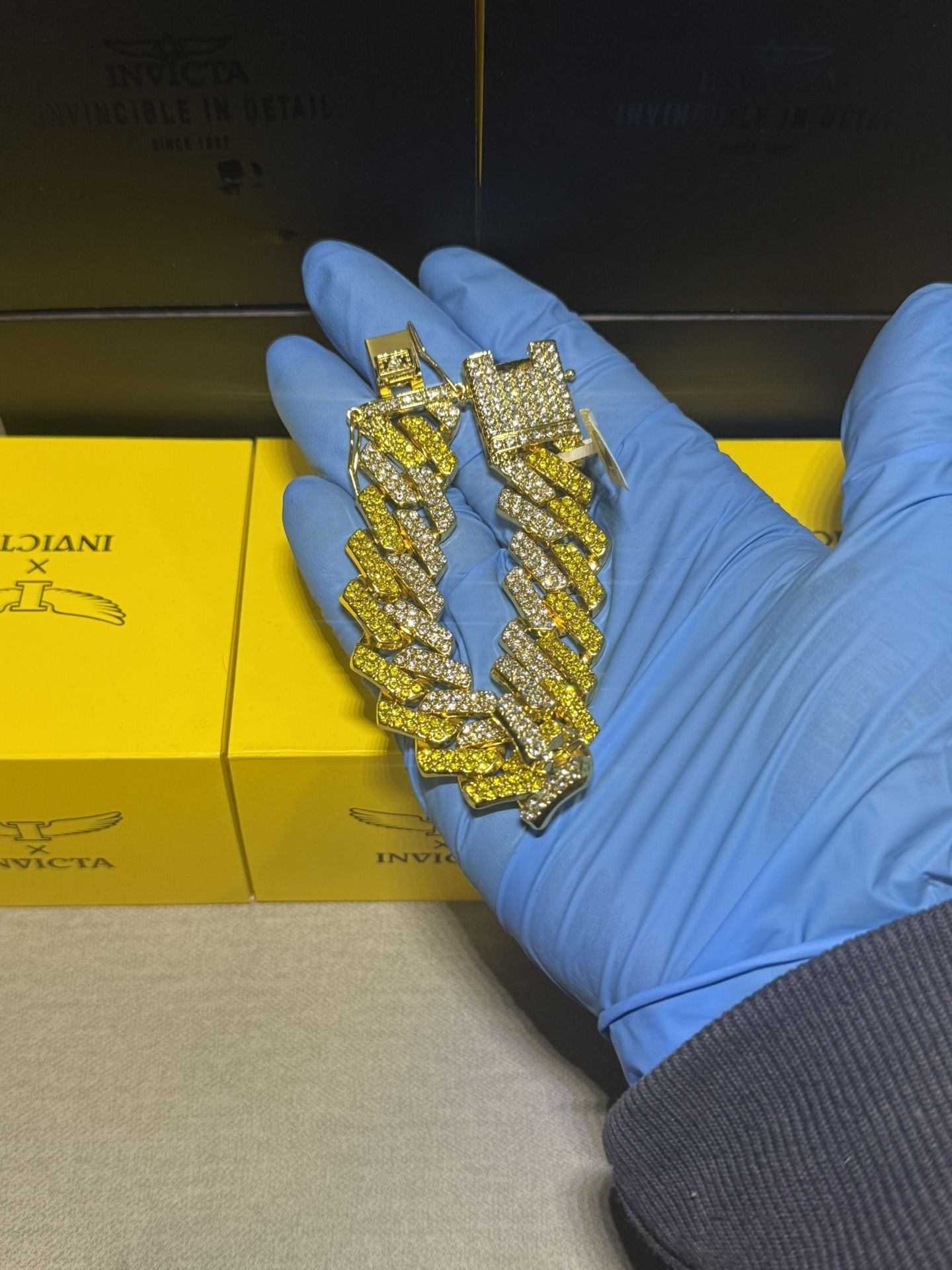 80921 - Invicta Elements Men's XL Drip Chain Bracelet, Golden Fang