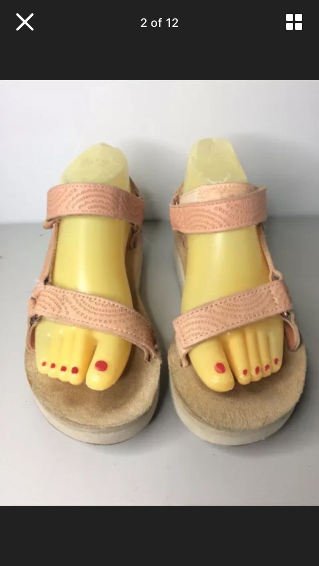TEVA TROPICAL PEACH MIDFORM UNIVERSAL GEOMETRIC LEATHER SANDALS, US 7