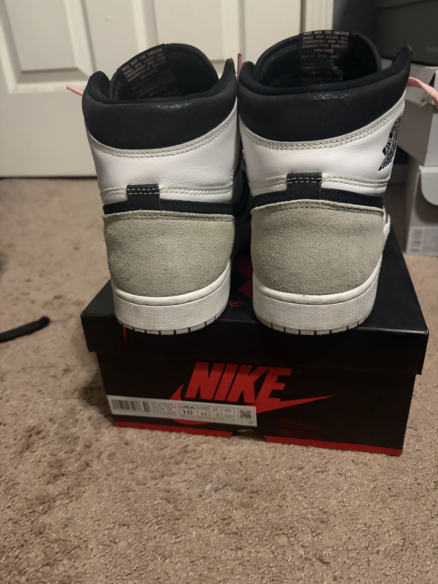 Jordan 1 Retro High OG bleached coral