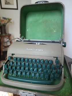 Vintage Remington Typewriter With Case
